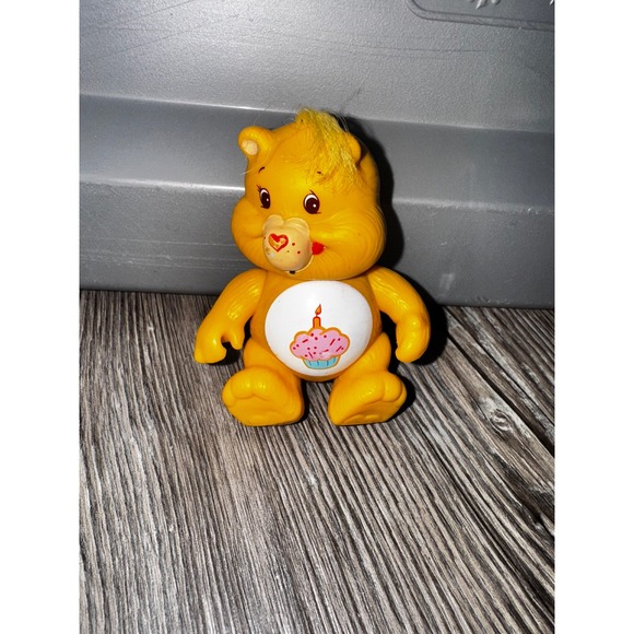 Vintage 1984 Care Bears Share Bear Figure Cake Belly Toy Yellow Collectible - Picture 1 of 5